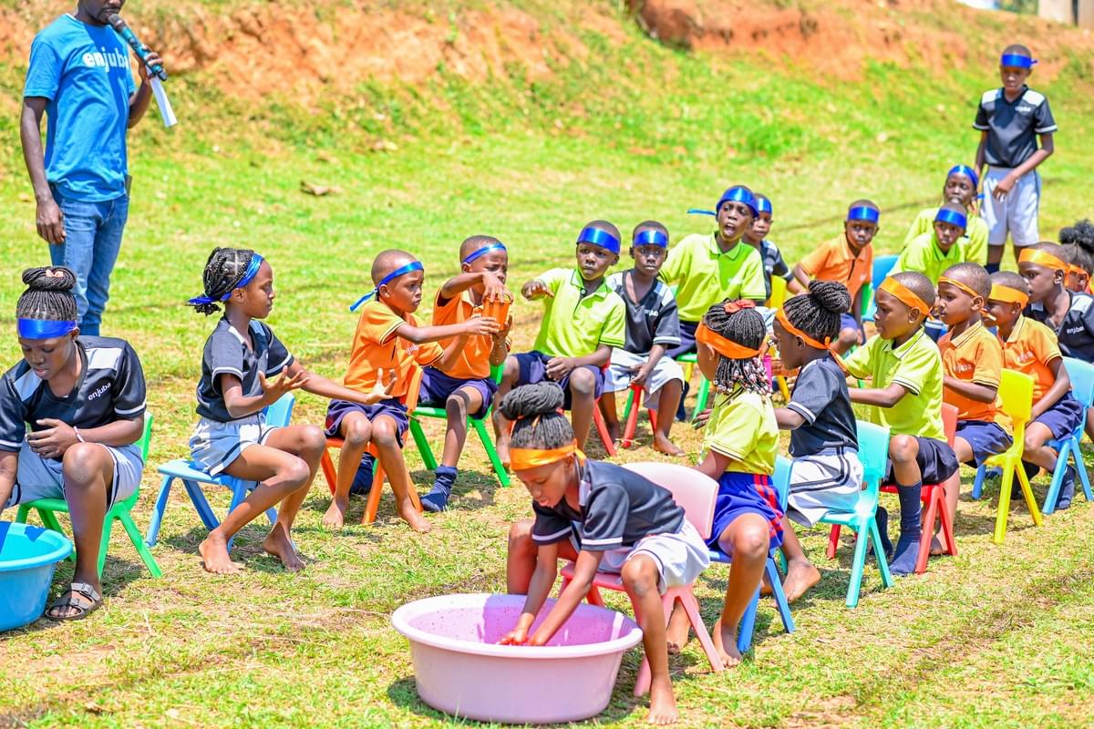 Grade learners in a team game. Grade learners in a team game.