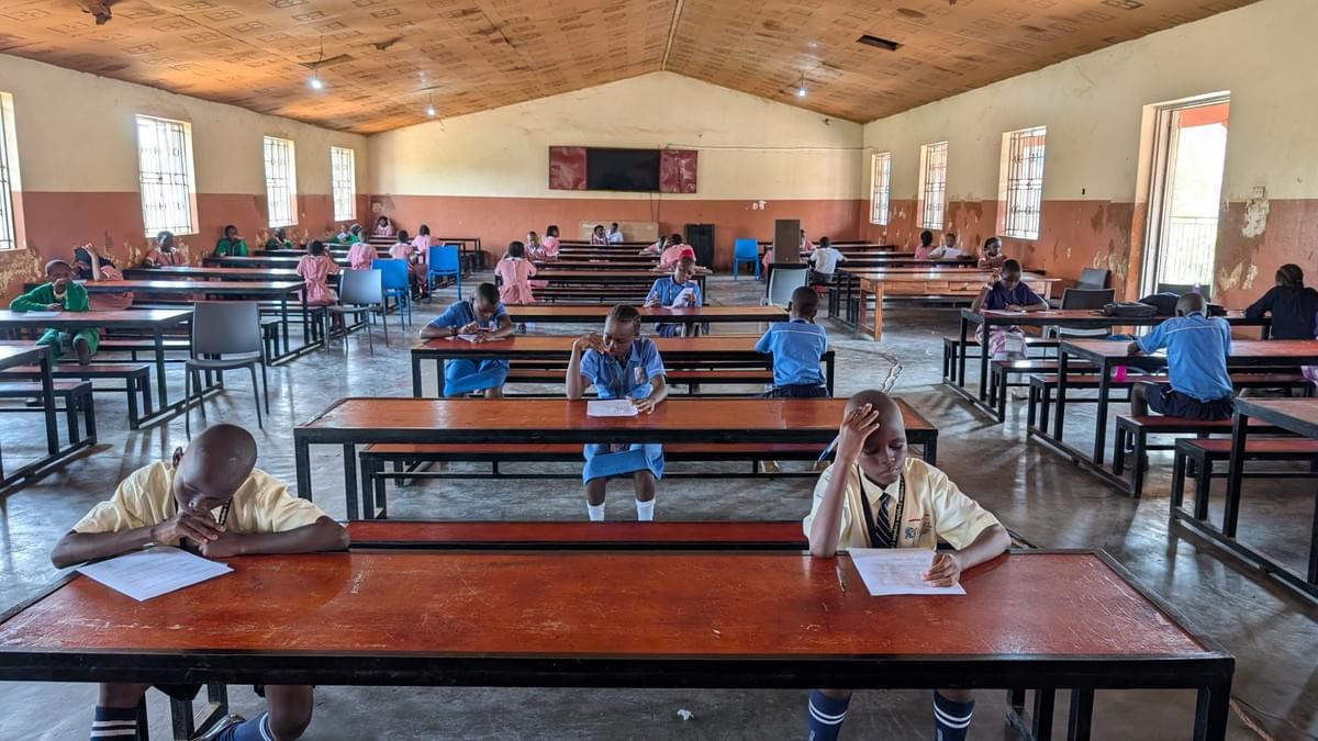 The first round of the Senior category spelling bee is a multiple-choice comprehension test. The first round of the Senior category spelling bee is a multiple-choice comprehension test.