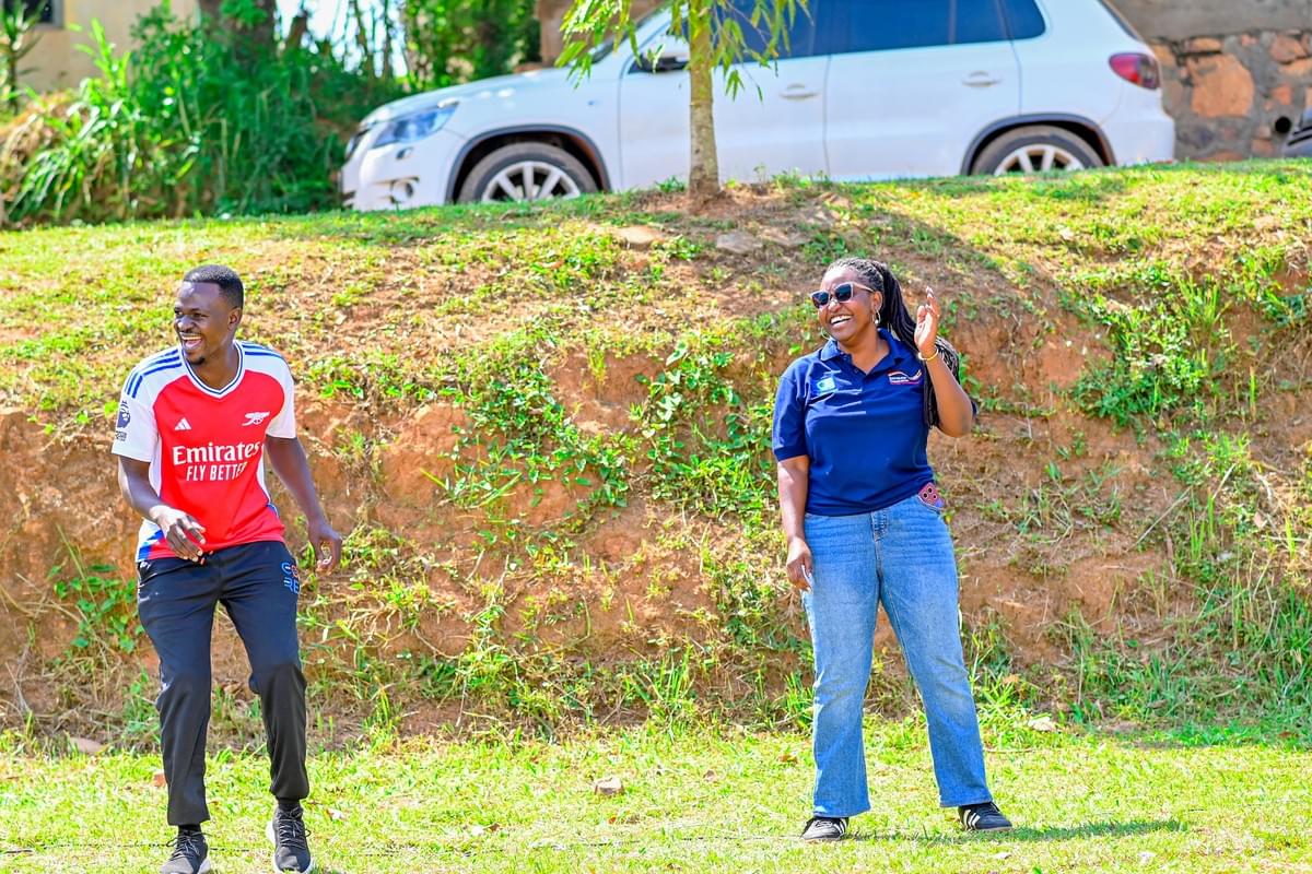 Parents cheering on the learners during the race. Parents cheering on the learners during the race.