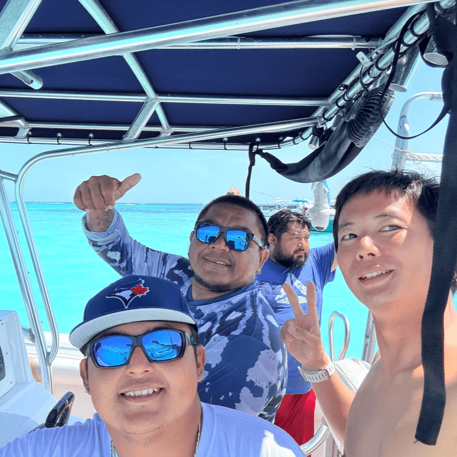 Japanese staff are stationed here, and you can use it without worrying about the language barrier. We provide polite service tailored to the needs of our customers. Support by Japanese staff Our company's service This is a diving service run by Japanese people located in Cancun, a resort area in Mexico. Japanese staff are stationed here, and you can use it without worrying about the language barrier. We provide polite service tailored to the needs of our customers. Support by Japanese staff Our company's service This is a diving service run by Japanese people located in Cancun, a resort area in Mexico.