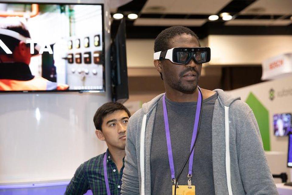 An AWE 18 attendee checking out Darqui’s AR glasses for industrial settings. Michael O’Donnell for AWE USA 2018 An AWE 18 attendee checking out Darqui’s AR glasses for industrial settings. Michael O’Donnell for AWE USA 2018