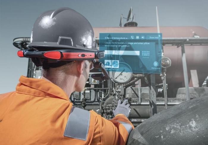 Simulation of a technician’s views of Onsite running on a display mounted on a hard hat. Librestream Simulation of a technician’s views of Onsite running on a display mounted on a hard hat. Librestream