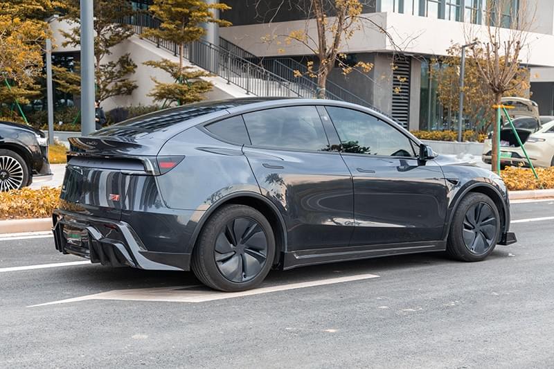Tesla Model Y 2025 latest dry carbon fiber body kit front lip diffuser side skirts