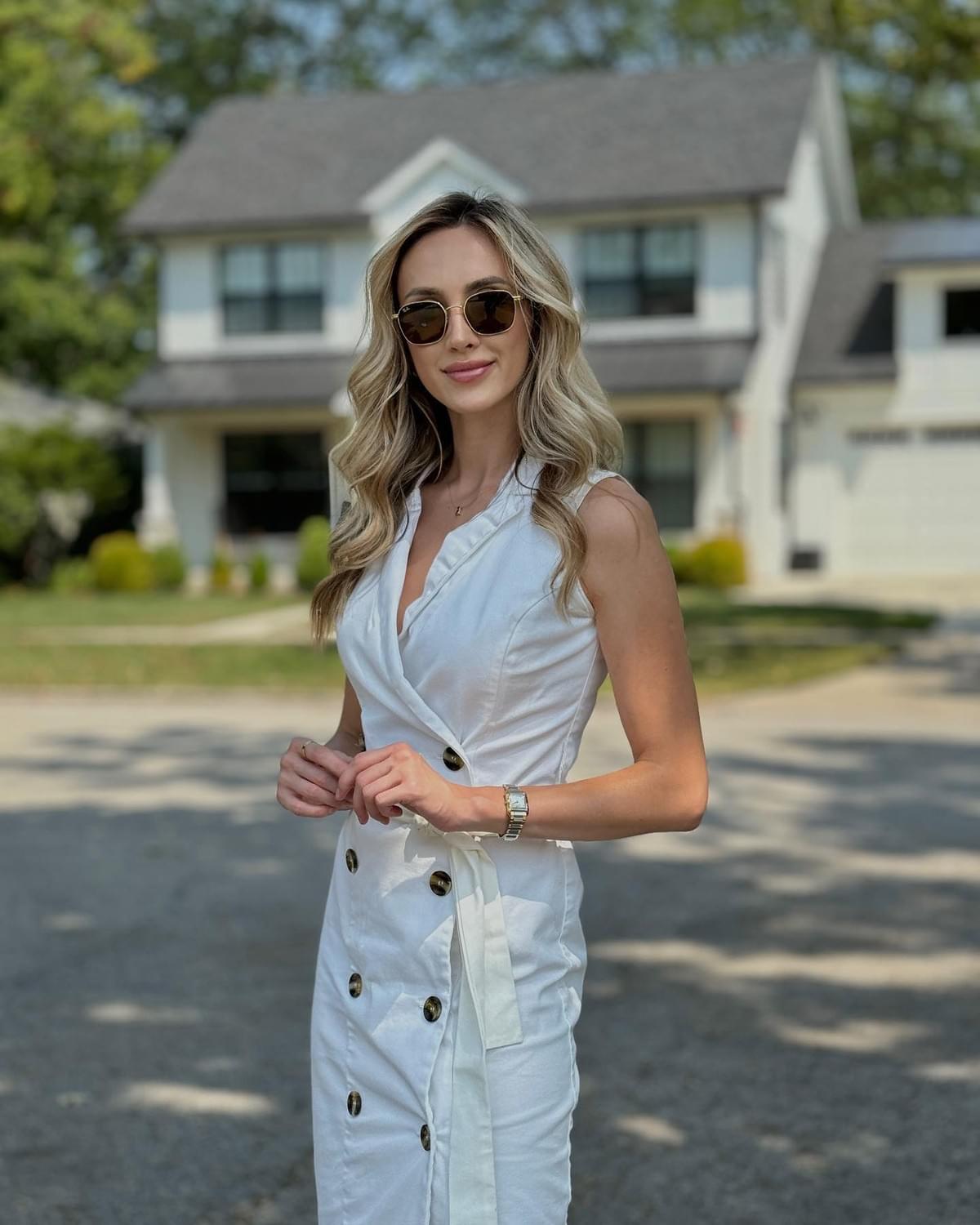 At SERHANT, we take pride in understanding your unique requirements to help you find the perfect home. Our personalized home search process is designed to match you with properties that align with your lifestyle and investment goals, ensuring a streamlined experience from start to finish. Personalized Home Search What We Offer SERHANT specializes in residential and investment real estate, offering personalized, data-driven support for buyers, sellers, and investors. With a deep understanding of local markets and a commitment to white-glove service, SERHANT guides clients through every stage of the real estate process—from home search and negotiation to legal compliance and post-closing care—ensuring a seamless, informed, and strategic experience tailored to each client’s unique goals. At SERHANT, we take pride in understanding your unique requirements to help you find the perfect home. Our personalized home search process is designed to match you with properties that align with your lifestyle and investment goals, ensuring a streamlined experience from start to finish. Personalized Home Search What We Offer SERHANT specializes in residential and investment real estate, offering personalized, data-driven support for buyers, sellers, and investors. With a deep understanding of local markets and a commitment to white-glove service, SERHANT guides clients through every stage of the real estate process—from home search and negotiation to legal compliance and post-closing care—ensuring a seamless, informed, and strategic experience tailored to each client’s unique goals.