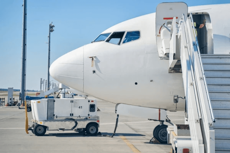 aircraft ground power unit powering airplane on tarmac aircraft ground power unit powering airplane on tarmac