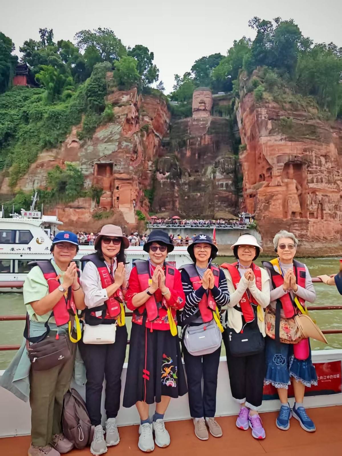 — Wang Qiang Customized corporate team building plan greatly enhanced team cohesion, thank you Zhenlv for the thoughtful planning. Our customers have experienced more than 200+ high-end customized travel and corporate travel professional services. We are a local travel agency focused on high-quality customized tours and corporate travel services in the Southwest region. "Zhen Travel" is the name, which reflects our service philosophy — using carefully selected resources and heartfelt service to create an exclusive travel experience for you. Whether it is niche secret route trips for families, full-process management of business inspections, or themed customized plans for corporate team building, we will tailor everything according to your needs, from itinerary design, resource coordination, to every detail during travel, providing personalized planning. We reject routine low-price group tours and value your travel experience and comfort more, with no hidden costs throughout the process, and all service standards are written into the contract. — Wang Qiang Customized corporate team building plan greatly enhanced team cohesion, thank you Zhenlv for the thoughtful planning. Our customers have experienced more than 200+ high-end customized travel and corporate travel professional services. We are a local travel agency focused on high-quality customized tours and corporate travel services in the Southwest region. "Zhen Travel" is the name, which reflects our service philosophy — using carefully selected resources and heartfelt service to create an exclusive travel experience for you. Whether it is niche secret route trips for families, full-process management of business inspections, or themed customized plans for corporate team building, we will tailor everything according to your needs, from itinerary design, resource coordination, to every detail during travel, providing personalized planning. We reject routine low-price group tours and value your travel experience and comfort more, with no hidden costs throughout the process, and all service standards are written into the contract.