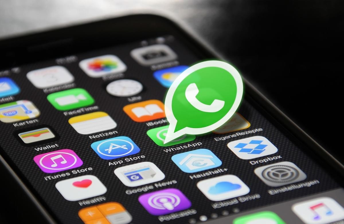 WhatsApp untuk Komunikasi Internal dalam Dunia Kerja WhatsApp untuk Komunikasi Internal dalam Dunia Kerja