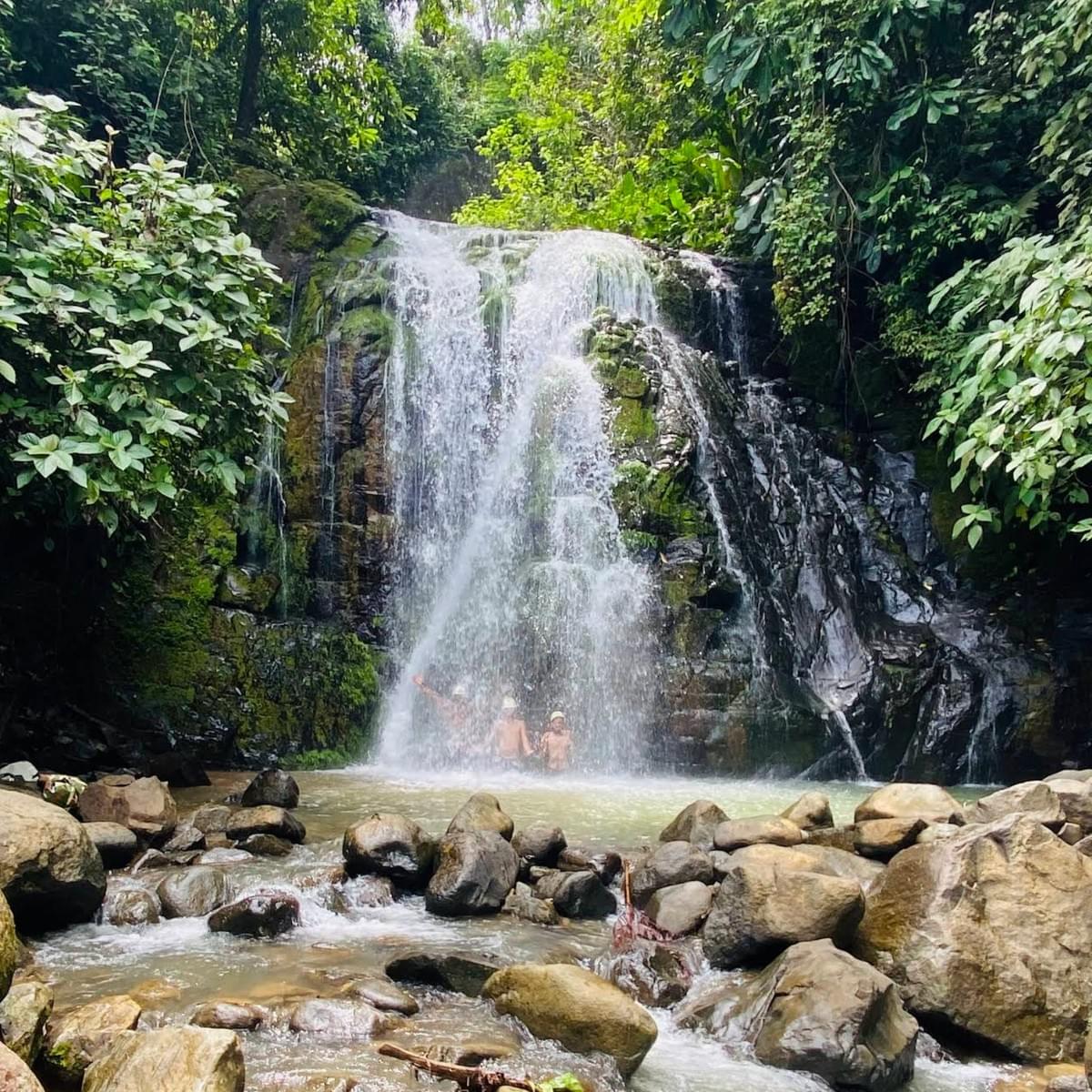 Costa Canyoning – Waterfall rappelling adventure in Uvita Costa Canyoning – Waterfall rappelling adventure in Uvita
