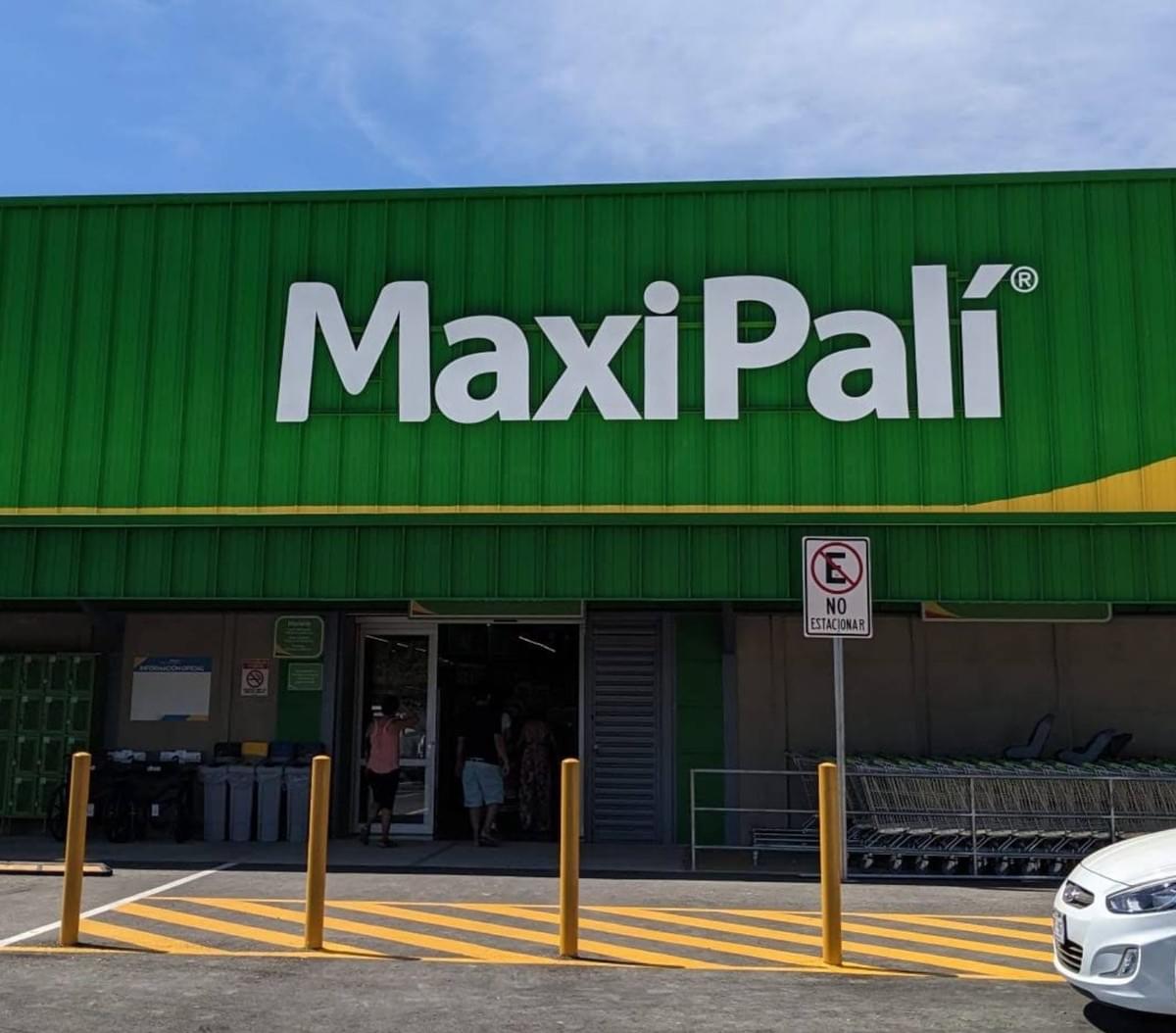 Maxi Palí Uvita — Value-focused grocery shopping for a full Villa Lucia stay- Photo Copiright Clinton Wasylishen Maxi Palí Uvita — Value-focused grocery shopping for a full Villa Lucia stay- Photo Copiright Clinton Wasylishen