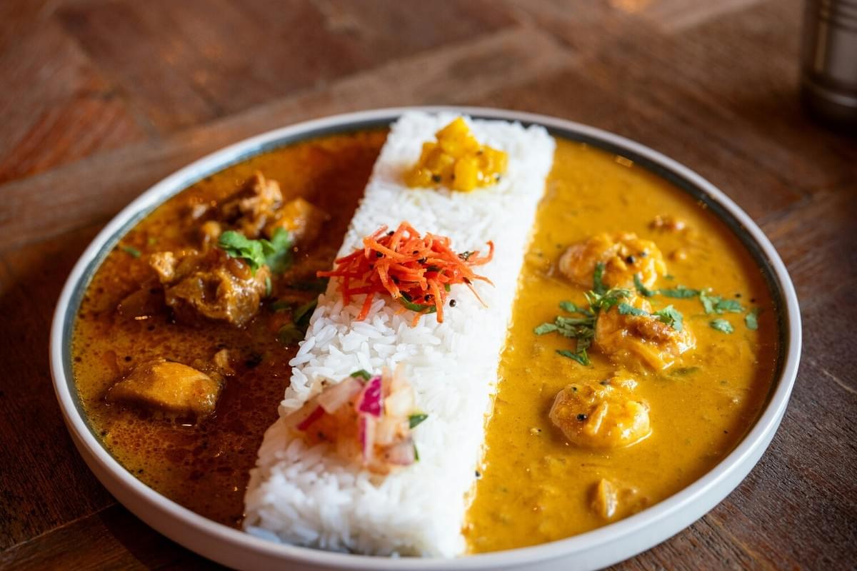 A comforting plate of fragrant curry served alongside fluffy steamed rice, with warm spices and rich sauce reflecting homestyle Asian cooking. A comforting plate of fragrant curry served alongside fluffy steamed rice, with warm spices and rich sauce reflecting homestyle Asian cooking.