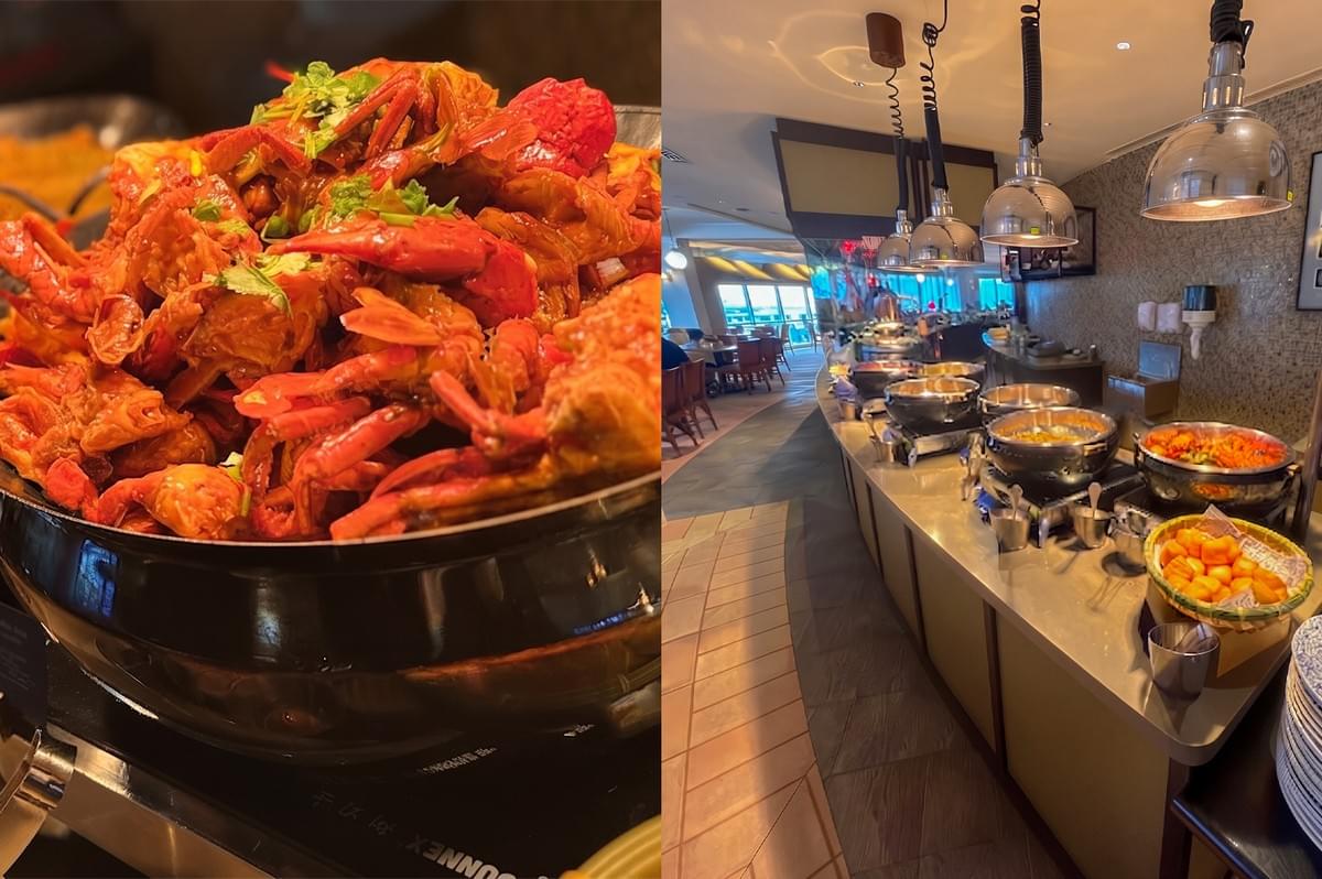 Fresh chili crabs served at Asian Market Café, featuring a hotel buffet food station. Fresh chili crabs served at Asian Market Café, featuring a hotel buffet food station.