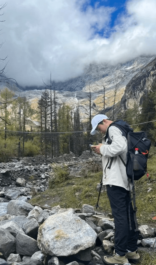 We focus on the overall development of students, providing a variety of extracurricular activities and clubs, allowing students to grow through practice. comprehensive development What are we doing The student of Shanghai Soong Ching Ling School Domestic Division Shanghai Soong Ching Ling School China Department High School Student We focus on the overall development of students, providing a variety of extracurricular activities and clubs, allowing students to grow through practice. comprehensive development What are we doing The student of Shanghai Soong Ching Ling School Domestic Division Shanghai Soong Ching Ling School China Department High School Student