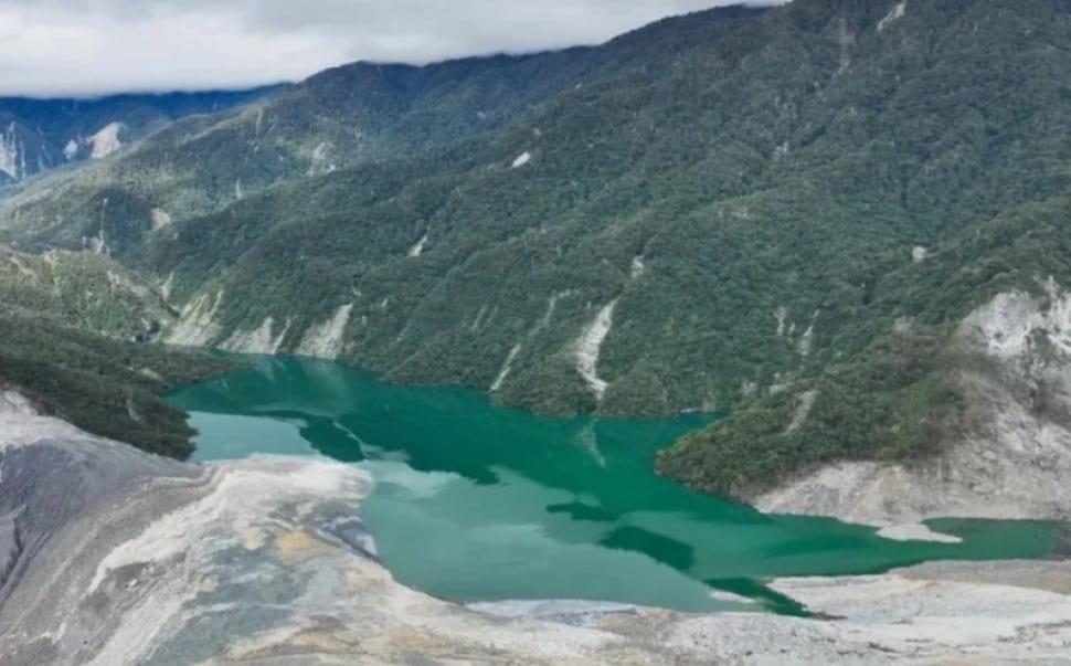 Before the flood: The barrier lake above Guangfu County before it breached its banks Before the flood: The barrier lake above Guangfu County before it breached its banks
