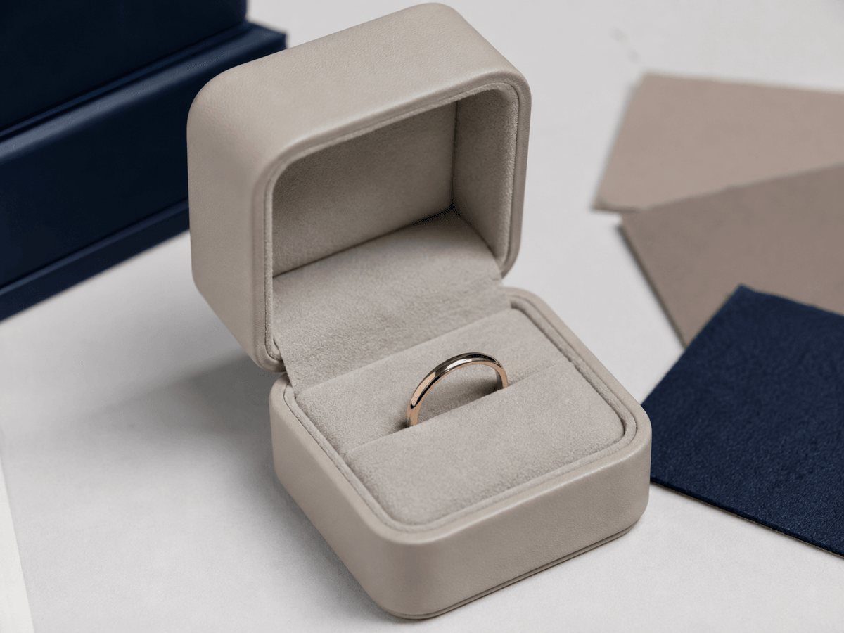 Ring packaging insert slot layout for stable product presentation Ring packaging insert slot layout for stable product presentation
