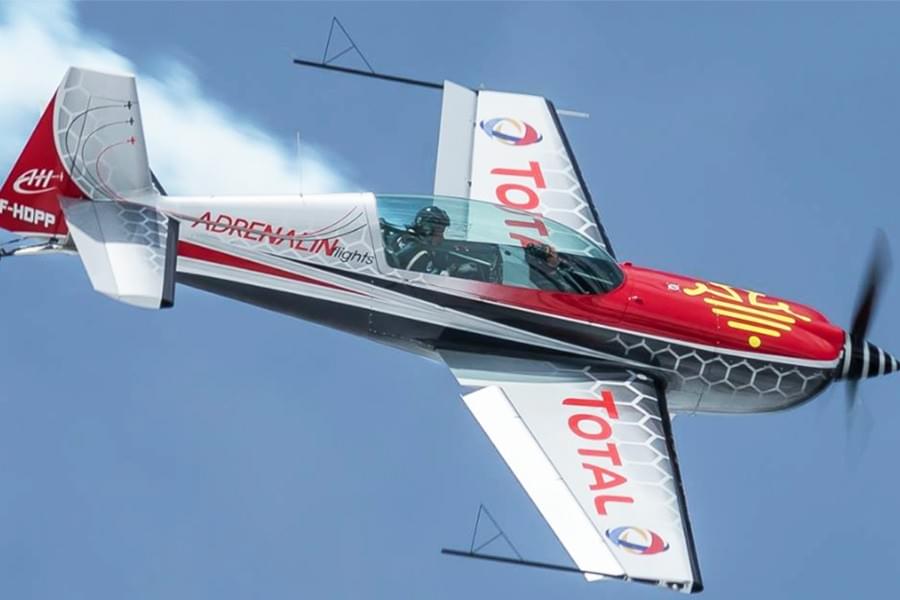 Avion de voltige Extra 300L de l'aéroclub de l'Hérault Montpellier Occitanie Avion de voltige Extra 300L de l'aéroclub de l'Hérault Montpellier Occitanie