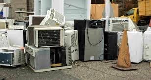 هل تمتلك مكيفات قديمة تشغل حيزاً في منزلك أو مستودعك؟ هل ترغب في تحديث نظام التبريد في بيتك لمواجهة صيف الرياض الحار وتريد التخلص من الوحدات القديمة بأفضل عائد مادي؟ ❄️💰 لا تبحث بعيداً، فنحن هنا لنقدم لك الحل الأمثل والخدمة الأكثر موثوقية في شراء المكيفات المستعملة بالرياض. نحن نقدر قيمة أجهزتك ونعلم أن المكيف ليس مجرد خردة، بل هو جهاز ذو قيمة حتى لو كان قديماً أو به بعض الأعطال. لذا، سخرنا فريقاً من الخبراء لتقدير المكيفات بأمانة تامة ومنحك السعر الذي تستحقه دون بخس أو استغلال. للتواصل المباشر والحصول على تسعيرة فورية، اتصل بنا أو راسلنا عبر الواتساب على الرقم: 0537380614. ما هي أنواع المكيفات التي نشتريها؟ نحن نغطي سوق المستعمل بالكامل في العاصمة الرياض، ونشتري كافة الموديلات والأنواع، وتشمل خدماتنا: مكيفات السبلت (Split AC): نشتري جميع الماركات (جري، ماندو، إل جي، سامسونج، كاريير) بمختلف القدرات (12، 18، 24، 30، 36 ألف وحدة)، وسواء كانت تعمل بكفاءة عالية أو تحتاج إلى صيانة بسيطة. مكيفات الشباك (Window AC): لا يزال لمكيفات الشباك سوقها الخاص، ونحن نشتريها بأسعار ممتازة مهما كان عمرها الافتراضي أو حالتها الخارجية. المكيفات المركزية والدولابية: نشتري وحدات التكييف الكبيرة الخاصة بالفلل، القاعات، المساجد، والمجمعات التجارية، ونمتلك المعدات اللازمة لفكها ونقلها بأمان. المكيفات الخربانة (سكراب): حتى لو كان الكمبروسر معطلاً أو المكيف تالفاً تماماً، فنحن نشتريه للاستفادة من قطع الغيار والنحاس، ونعطيك مقابل ذلك سعراً مرضياً بدلاً من تركه يصدأ ويجمع الأتربة والآفات. لماذا نحن الأفضل في شراء المكيفات بالرياض؟ التقييم العادل (أعلى سعر): سمعتنا في الرياض مبنية على الأمانة؛ لذا نعدك بتقديم أعلى سعر ممكن بناءً على حالة المكيف ونظافته وماركته. الفك والنقل المجاني: بمجرد الاتفاق على السعر، يتولى فريقنا الفني المتخصص عملية فك المكيف باحترافية (دون إلحاق ضرر بالدهانات أو الجدران) ونقله بسياراتنا، دون أن تدفع هللة واحدة كرسوم نقل. الدفع النقدي الفوري: نحن نقدر وقتك، لذا نعتمد مبدأ "الكاش الفوري". يتم تسليمك المبلغ المتفق عليه يداً بيد بمجرد إتمام الفحص والاتفاق، وقبل تحميل المكيف في سياراتنا. سرعة الاستجابة: نصل إليك في أي حي من أحياء الرياض (شمال، جنوب، شرق، غرب) وفي غضون ساعات قليلة من اتصالك بنا على الرقم 0537380614. عمالة نظامية ومحترفة: فريقنا مدرب على التعامل مع كافة أنواع المكيفات وفكها بسرعة ودقة، مع الحفاظ على نظافة المكان بعد الانتهاء. كيف تبيع مكيفك لنا في 3 خطوات بسيطة؟ الاتصال: تواصل معنا عبر الرقم 0537380614 وأخبرنا بنوع المكيف وعدد الوحدات. المعاينة: نرسل لك مندوباً متخصصاً في أقرب وقت لمعاينة حالة الأجهزة وتقديم عرض السعر. الاتفاق والتنفيذ: عند موافقتك على السعر، نقوم بالدفع لك فوراً، ثم يبدأ فريقنا بفك المكيفات وتحميلها. لا تتردد في تحويل أجهزتك القديمة إلى سيولة نقدية تفيدك في شراء أجهزة جديدة أو قضاء احتياجاتك الأخرى. نحن في خدمتك طوال أيام الأسبوع في كافة أنحاء الرياض. 📞 اتصل بنا الآن ولا تتردد: 0537380614 نشتري مكيفك المستعمل بأمانة.. وبأفضل سعر في الرياض! هل تمتلك مكيفات قديمة تشغل حيزاً في منزلك أو مستودعك؟ هل ترغب في تحديث نظام التبريد في بيتك لمواجهة صيف الرياض الحار وتريد التخلص من الوحدات القديمة بأفضل عائد مادي؟ ❄️💰 لا تبحث بعيداً، فنحن هنا لنقدم لك الحل الأمثل والخدمة الأكثر موثوقية في شراء المكيفات المستعملة بالرياض. نحن نقدر قيمة أجهزتك ونعلم أن المكيف ليس مجرد خردة، بل هو جهاز ذو قيمة حتى لو كان قديماً أو به بعض الأعطال. لذا، سخرنا فريقاً من الخبراء لتقدير المكيفات بأمانة تامة ومنحك السعر الذي تستحقه دون بخس أو استغلال. للتواصل المباشر والحصول على تسعيرة فورية، اتصل بنا أو راسلنا عبر الواتساب على الرقم: 0537380614. ما هي أنواع المكيفات التي نشتريها؟ نحن نغطي سوق المستعمل بالكامل في العاصمة الرياض، ونشتري كافة الموديلات والأنواع، وتشمل خدماتنا: مكيفات السبلت (Split AC): نشتري جميع الماركات (جري، ماندو، إل جي، سامسونج، كاريير) بمختلف القدرات (12، 18، 24، 30، 36 ألف وحدة)، وسواء كانت تعمل بكفاءة عالية أو تحتاج إلى صيانة بسيطة. مكيفات الشباك (Window AC): لا يزال لمكيفات الشباك سوقها الخاص، ونحن نشتريها بأسعار ممتازة مهما كان عمرها الافتراضي أو حالتها الخارجية. المكيفات المركزية والدولابية: نشتري وحدات التكييف الكبيرة الخاصة بالفلل، القاعات، المساجد، والمجمعات التجارية، ونمتلك المعدات اللازمة لفكها ونقلها بأمان. المكيفات الخربانة (سكراب): حتى لو كان الكمبروسر معطلاً أو المكيف تالفاً تماماً، فنحن نشتريه للاستفادة من قطع الغيار والنحاس، ونعطيك مقابل ذلك سعراً مرضياً بدلاً من تركه يصدأ ويجمع الأتربة والآفات. لماذا نحن الأفضل في شراء المكيفات بالرياض؟ التقييم العادل (أعلى سعر): سمعتنا في الرياض مبنية على الأمانة؛ لذا نعدك بتقديم أعلى سعر ممكن بناءً على حالة المكيف ونظافته وماركته. الفك والنقل المجاني: بمجرد الاتفاق على السعر، يتولى فريقنا الفني المتخصص عملية فك المكيف باحترافية (دون إلحاق ضرر بالدهانات أو الجدران) ونقله بسياراتنا، دون أن تدفع هللة واحدة كرسوم نقل. الدفع النقدي الفوري: نحن نقدر وقتك، لذا نعتمد مبدأ "الكاش الفوري". يتم تسليمك المبلغ المتفق عليه يداً بيد بمجرد إتمام الفحص والاتفاق، وقبل تحميل المكيف في سياراتنا. سرعة الاستجابة: نصل إليك في أي حي من أحياء الرياض (شمال، جنوب، شرق، غرب) وفي غضون ساعات قليلة من اتصالك بنا على الرقم 0537380614. عمالة نظامية ومحترفة: فريقنا مدرب على التعامل مع كافة أنواع المكيفات وفكها بسرعة ودقة، مع الحفاظ على نظافة المكان بعد الانتهاء. كيف تبيع مكيفك لنا في 3 خطوات بسيطة؟ الاتصال: تواصل معنا عبر الرقم 0537380614 وأخبرنا بنوع المكيف وعدد الوحدات. المعاينة: نرسل لك مندوباً متخصصاً في أقرب وقت لمعاينة حالة الأجهزة وتقديم عرض السعر. الاتفاق والتنفيذ: عند موافقتك على السعر، نقوم بالدفع لك فوراً، ثم يبدأ فريقنا بفك المكيفات وتحميلها. لا تتردد في تحويل أجهزتك القديمة إلى سيولة نقدية تفيدك في شراء أجهزة جديدة أو قضاء احتياجاتك الأخرى. نحن في خدمتك طوال أيام الأسبوع في كافة أنحاء الرياض. 📞 اتصل بنا الآن ولا تتردد: 0537380614 نشتري مكيفك المستعمل بأمانة.. وبأفضل سعر في الرياض!