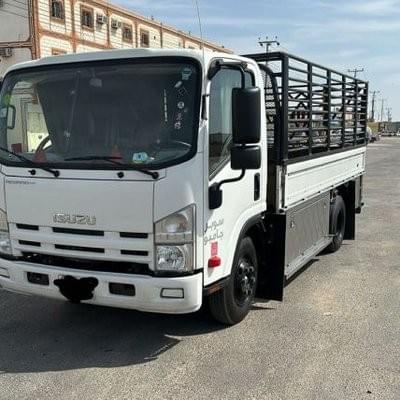 تعتبر منطقة شرق الرياض من أكثر المناطق كثافة سكانية وحيوية، حيث تضم أحياءً عريقة وناشئة مثل (الروضة، النسيم، النظيم، السلي، واليرموك). ومع هذا التوسع، تبرز الحاجة إلى خدمة نقل عفش شرق الرياض تتسم بالاحترافية والسرعة لتلبية تطلعات السكان في الانتقال السلس والمريح. إذا كنت تبحث عن الأمان والجودة، فإن رقمنا 0537380614 هو مفتاحك لانتقال هادئ ومنظم. لماذا نحن الخيار الأفضل لنقل العفش بشرق الرياض؟ نحن ندرك أن عملية نقل العفش ليست مجرد نقل أغراض من مكان لآخر، بل هي نقل "حياة كاملة" وتفاصيل ثمينة لكل أسرة. لذا، سخرنا كافة إمكانياتنا لتوفير خدمة متكاملة تحت سقف واحد، تجمع بين الخبرة الطويلة والمعدات الحديثة. للحجز أو الاستعلام، اتصل بنا الآن: 0537380614. خدماتنا المتكاملة في شرق الرياض 1. الفك والتركيب (بأيدي خبراء): لا داعي للقلق بشأن غرف النوم المعقدة أو المطابخ الكبيرة. فريقنا يضم نجارين وفنيين متخصصين في: فك وتركيب غرف النوم (الوطنية، الصينية، وإيكيا). فك وتركيب الستائر والمكيفات والنجفات بدقة عالية. إعادة تركيب المطابخ وضبطها لتناسب زوايا المنزل الجديد. 2. التغليف الشامل (درع الحماية): تتعرض قطع الأثاث لمخاطر كثيرة أثناء النقل، لذا نعتمد في شرق الرياض على نظام تغليف احترافي يشمل: التغليف الفقاعي: للقطع الزجاجية والتحف والأدوات المنزلية القابلة للكسر. التغليف الحراري والكارتون: لحماية الأجهزة الكهربائية والموبيليا من الخدوش والصدمات. تغليف المفروشات: استخدام أكياس بلاستيكية سميكة لحماية الكنب والمراتب من الأتربة. 3. دينا نقل عفش مجهزة: نوفر أسطولاً من سيارات "الدينا" المغلقة والمصممة خصيصاً لنقل الأثاث. هذه السيارات تتميز بـ: مساحات داخلية واسعة ومنظمة لاستيعاب أكبر قدر من العفش في نقلة واحدة. نظام حماية داخلي يمنع اهتزاز القطع أثناء السير في الطرق الطويلة. حماية كاملة من تقلبات الطقس والرياح المحملة بالأتربة التي تشتهر بها الرياض. خطة عملنا في أحياء شرق الرياض عند تواصلك معنا على الرقم 0537380614، نتبع استراتيجية واضحة تضمن النجاح: المعاينة الأولية: تحديد حجم العفش، وعدد الفنيين المطلوبة، ونوع مواد التغليف المناسبة. الفك والتغليف الممنهج: يبدأ العمل بتقسيم المهام؛ فريق يفكك الخشب وفريق يغلف القطع الحساسة، مع كتابة ملصقات على كل كرتون لسهولة التعرف على محتوياته. التحميل الاحترافي: يتم تحميل العفش داخل الدينا بترتيب ذكي يضمن استقرار القطع الثقيلة في الأسفل والحساسة في الأعلى. النقل وإعادة التركيب: نصل إلى وجهتك الجديدة في شرق الرياض ونقوم بتفريغ الشحنة وتركيب كل قطعة في غرفتها المخصصة، مع تنظيف بسيط لمكان التركيب لضمان راحتك. ما الذي يميزنا عن غيرنا؟ السرعة والالتزام: نحن نعلم أن الوقت ثمين، لذا نلتزم بمواعيد الحضور والانتهاء بدقة متناهية. الأسعار التنافسية: نقدم أفضل جودة مقابل أقل سعر في شرق الرياض، مع عروض مستمرة طوال العام. الأمانة والمصداقية: فريقنا يتمتع بأمانة عالية، فممتلكاتك أمانة في أعناقنا حتى وصولها لمنزلك الجديد. تغطية شاملة: نصل إليك في أي حي من أحياء شرق الرياض، مهما كانت صعوبة الوصول أو ضيق الشوارع. اتصل بنا الآن ولا تتردد! وداعاً للتعب والإرهاق المصاحب لعملية نقل العفش. اجعل انتقالك ذكرى سعيدة ومريحة مع أفضل فريق عمل في شرق العاصمة. 📞 للتواصل والحجز: 0537380614 نحن في انتظار اتصالك لنبدأ معك رحلة انتقال آمنة وناجحة بنسبة 100%. نقل عفش شرق الرياض.. الجودة التي تستحقها، والأمان الذي تنشده! هل تود أن نركز في المنشور القادم على نقل المكيفات وصيانتها أم ننتقل للحديث عن نقل المكاتب والشركات؟ تعتبر منطقة شرق الرياض من أكثر المناطق كثافة سكانية وحيوية، حيث تضم أحياءً عريقة وناشئة مثل (الروضة، النسيم، النظيم، السلي، واليرموك). ومع هذا التوسع، تبرز الحاجة إلى خدمة نقل عفش شرق الرياض تتسم بالاحترافية والسرعة لتلبية تطلعات السكان في الانتقال السلس والمريح. إذا كنت تبحث عن الأمان والجودة، فإن رقمنا 0537380614 هو مفتاحك لانتقال هادئ ومنظم. لماذا نحن الخيار الأفضل لنقل العفش بشرق الرياض؟ نحن ندرك أن عملية نقل العفش ليست مجرد نقل أغراض من مكان لآخر، بل هي نقل "حياة كاملة" وتفاصيل ثمينة لكل أسرة. لذا، سخرنا كافة إمكانياتنا لتوفير خدمة متكاملة تحت سقف واحد، تجمع بين الخبرة الطويلة والمعدات الحديثة. للحجز أو الاستعلام، اتصل بنا الآن: 0537380614. خدماتنا المتكاملة في شرق الرياض 1. الفك والتركيب (بأيدي خبراء): لا داعي للقلق بشأن غرف النوم المعقدة أو المطابخ الكبيرة. فريقنا يضم نجارين وفنيين متخصصين في: فك وتركيب غرف النوم (الوطنية، الصينية، وإيكيا). فك وتركيب الستائر والمكيفات والنجفات بدقة عالية. إعادة تركيب المطابخ وضبطها لتناسب زوايا المنزل الجديد. 2. التغليف الشامل (درع الحماية): تتعرض قطع الأثاث لمخاطر كثيرة أثناء النقل، لذا نعتمد في شرق الرياض على نظام تغليف احترافي يشمل: التغليف الفقاعي: للقطع الزجاجية والتحف والأدوات المنزلية القابلة للكسر. التغليف الحراري والكارتون: لحماية الأجهزة الكهربائية والموبيليا من الخدوش والصدمات. تغليف المفروشات: استخدام أكياس بلاستيكية سميكة لحماية الكنب والمراتب من الأتربة. 3. دينا نقل عفش مجهزة: نوفر أسطولاً من سيارات "الدينا" المغلقة والمصممة خصيصاً لنقل الأثاث. هذه السيارات تتميز بـ: مساحات داخلية واسعة ومنظمة لاستيعاب أكبر قدر من العفش في نقلة واحدة. نظام حماية داخلي يمنع اهتزاز القطع أثناء السير في الطرق الطويلة. حماية كاملة من تقلبات الطقس والرياح المحملة بالأتربة التي تشتهر بها الرياض. خطة عملنا في أحياء شرق الرياض عند تواصلك معنا على الرقم 0537380614، نتبع استراتيجية واضحة تضمن النجاح: المعاينة الأولية: تحديد حجم العفش، وعدد الفنيين المطلوبة، ونوع مواد التغليف المناسبة. الفك والتغليف الممنهج: يبدأ العمل بتقسيم المهام؛ فريق يفكك الخشب وفريق يغلف القطع الحساسة، مع كتابة ملصقات على كل كرتون لسهولة التعرف على محتوياته. التحميل الاحترافي: يتم تحميل العفش داخل الدينا بترتيب ذكي يضمن استقرار القطع الثقيلة في الأسفل والحساسة في الأعلى. النقل وإعادة التركيب: نصل إلى وجهتك الجديدة في شرق الرياض ونقوم بتفريغ الشحنة وتركيب كل قطعة في غرفتها المخصصة، مع تنظيف بسيط لمكان التركيب لضمان راحتك. ما الذي يميزنا عن غيرنا؟ السرعة والالتزام: نحن نعلم أن الوقت ثمين، لذا نلتزم بمواعيد الحضور والانتهاء بدقة متناهية. الأسعار التنافسية: نقدم أفضل جودة مقابل أقل سعر في شرق الرياض، مع عروض مستمرة طوال العام. الأمانة والمصداقية: فريقنا يتمتع بأمانة عالية، فممتلكاتك أمانة في أعناقنا حتى وصولها لمنزلك الجديد. تغطية شاملة: نصل إليك في أي حي من أحياء شرق الرياض، مهما كانت صعوبة الوصول أو ضيق الشوارع. اتصل بنا الآن ولا تتردد! وداعاً للتعب والإرهاق المصاحب لعملية نقل العفش. اجعل انتقالك ذكرى سعيدة ومريحة مع أفضل فريق عمل في شرق العاصمة. 📞 للتواصل والحجز: 0537380614 نحن في انتظار اتصالك لنبدأ معك رحلة انتقال آمنة وناجحة بنسبة 100%. نقل عفش شرق الرياض.. الجودة التي تستحقها، والأمان الذي تنشده! هل تود أن نركز في المنشور القادم على نقل المكيفات وصيانتها أم ننتقل للحديث عن نقل المكاتب والشركات؟