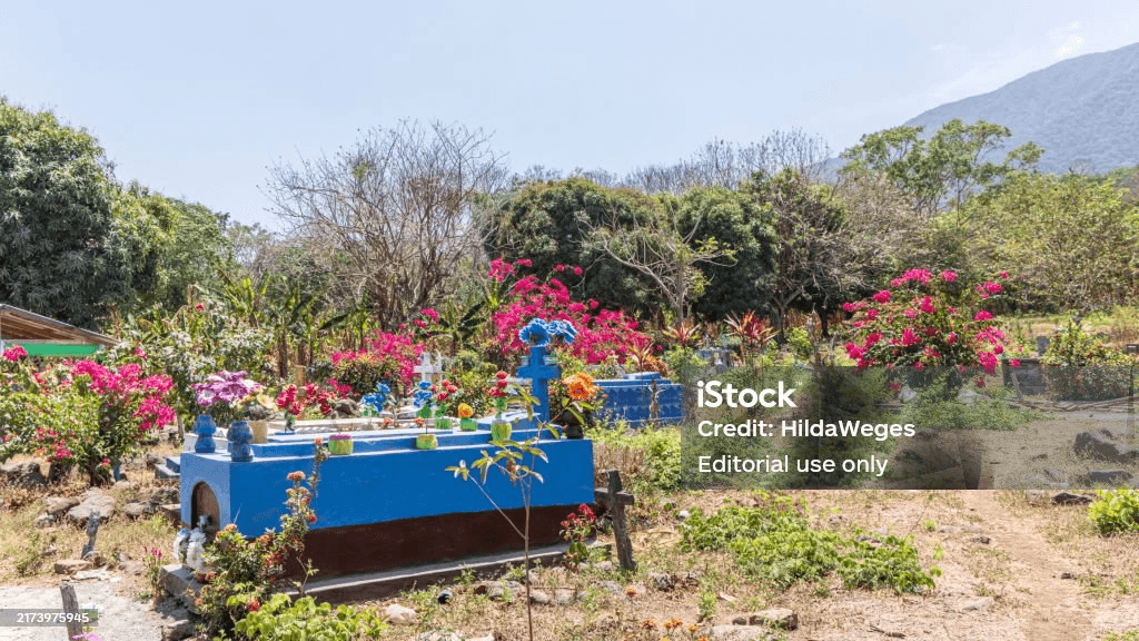 Discover the beauty of Ometepe We are a tourism agency specialized in All Inclusive packages within the island Ometepe, Nicaragua. Our service combines ecological accommodation, safe transportation, local gastronomy, and guided activities in the main natural and cultural attractions of the island. We design personalized experiences for families, students, international travelers, and groups who wish to connect with nature, explore volcanoes, discover the history of the petroglyphs with the comfort and quality of a comprehensive service. Discover the beauty of Ometepe We are a tourism agency specialized in All Inclusive packages within the island Ometepe, Nicaragua. Our service combines ecological accommodation, safe transportation, local gastronomy, and guided activities in the main natural and cultural attractions of the island. We design personalized experiences for families, students, international travelers, and groups who wish to connect with nature, explore volcanoes, discover the history of the petroglyphs with the comfort and quality of a comprehensive service.