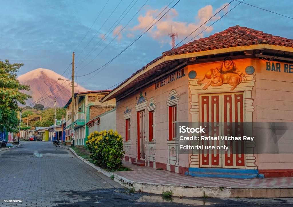 Discover the beauty of Ometepe We are a tourism agency specialized in All Inclusive packages within the island Ometepe, Nicaragua. Our service combines ecological accommodation, safe transportation, local gastronomy, and guided activities in the main natural and cultural attractions of the island. We design personalized experiences for families, students, international travelers, and groups who wish to connect with nature, explore volcanoes, discover the history of the petroglyphs with the comfort and quality of a comprehensive service. Discover the beauty of Ometepe We are a tourism agency specialized in All Inclusive packages within the island Ometepe, Nicaragua. Our service combines ecological accommodation, safe transportation, local gastronomy, and guided activities in the main natural and cultural attractions of the island. We design personalized experiences for families, students, international travelers, and groups who wish to connect with nature, explore volcanoes, discover the history of the petroglyphs with the comfort and quality of a comprehensive service.