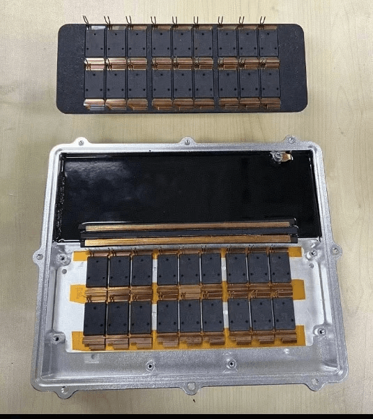 深华颖半导体应用在OBC上的TPAK封装的sic 模块实拍图 深华颖半导体应用在OBC上的TPAK封装的sic 模块实拍图