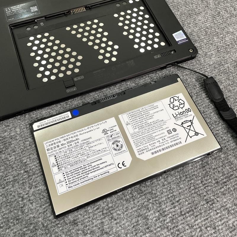Máy tính bảng Fujitsu ARROWS Tab V727 chạy Window 10 - Core m3-7Y30 ram 8G 128G