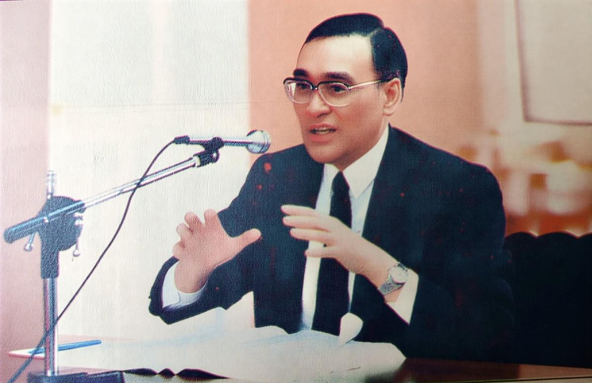啟動多元入學的教改設計師一毛高文(圖片:翻攝自中時晚報,經AI修復。) 啟動多元入學的教改設計師一毛高文(圖片:翻攝自中時晚報,經AI修復。)