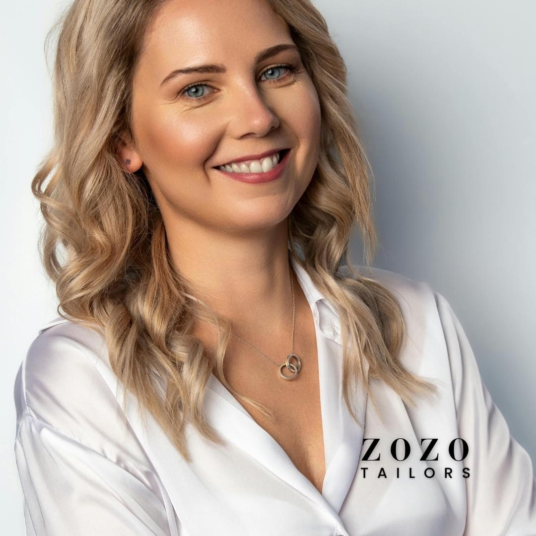 Woman in a white silk shirt and silver chain — signalling calm clarity and quiet strength through minimalist style and quality tailoring. Woman in a white silk shirt and silver chain — signalling calm clarity and quiet strength through minimalist style and quality tailoring.