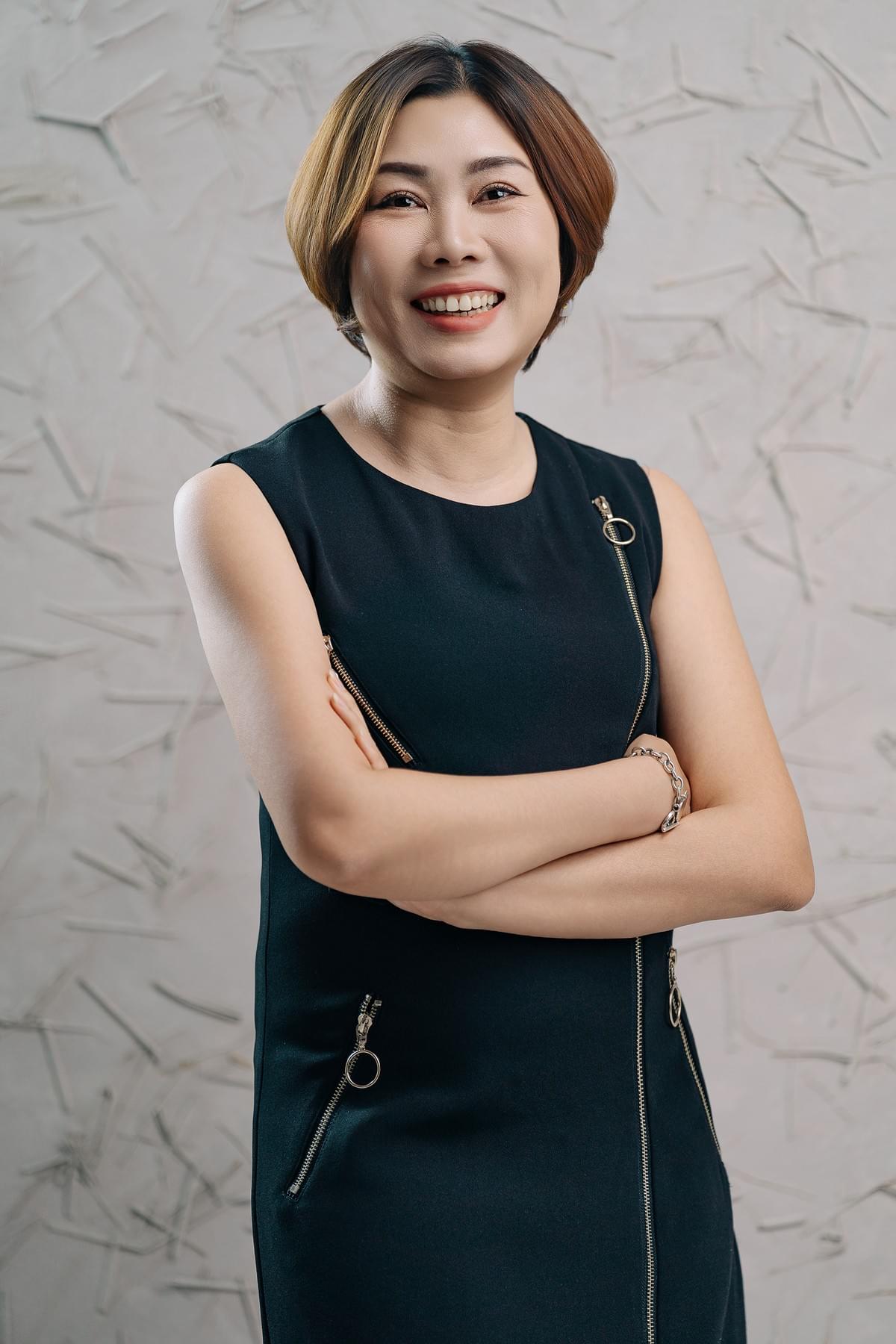 Couture-trained Fiona Ha, founder of ZoZo Tailors Hoi An personally engages with you from your free tailoring consultation  and quote through to your final fitting and quality check. Couture-trained Fiona Ha, founder of ZoZo Tailors Hoi An personally engages with you from your free tailoring consultation  and quote through to your final fitting and quality check.