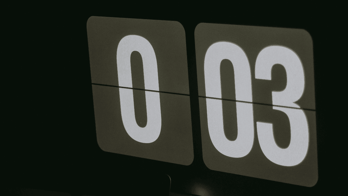 La promotion d'un webinaire via une page de compte à rebours encourage les inscriptions rapides. La promotion d'un webinaire via une page de compte à rebours encourage les inscriptions rapides.