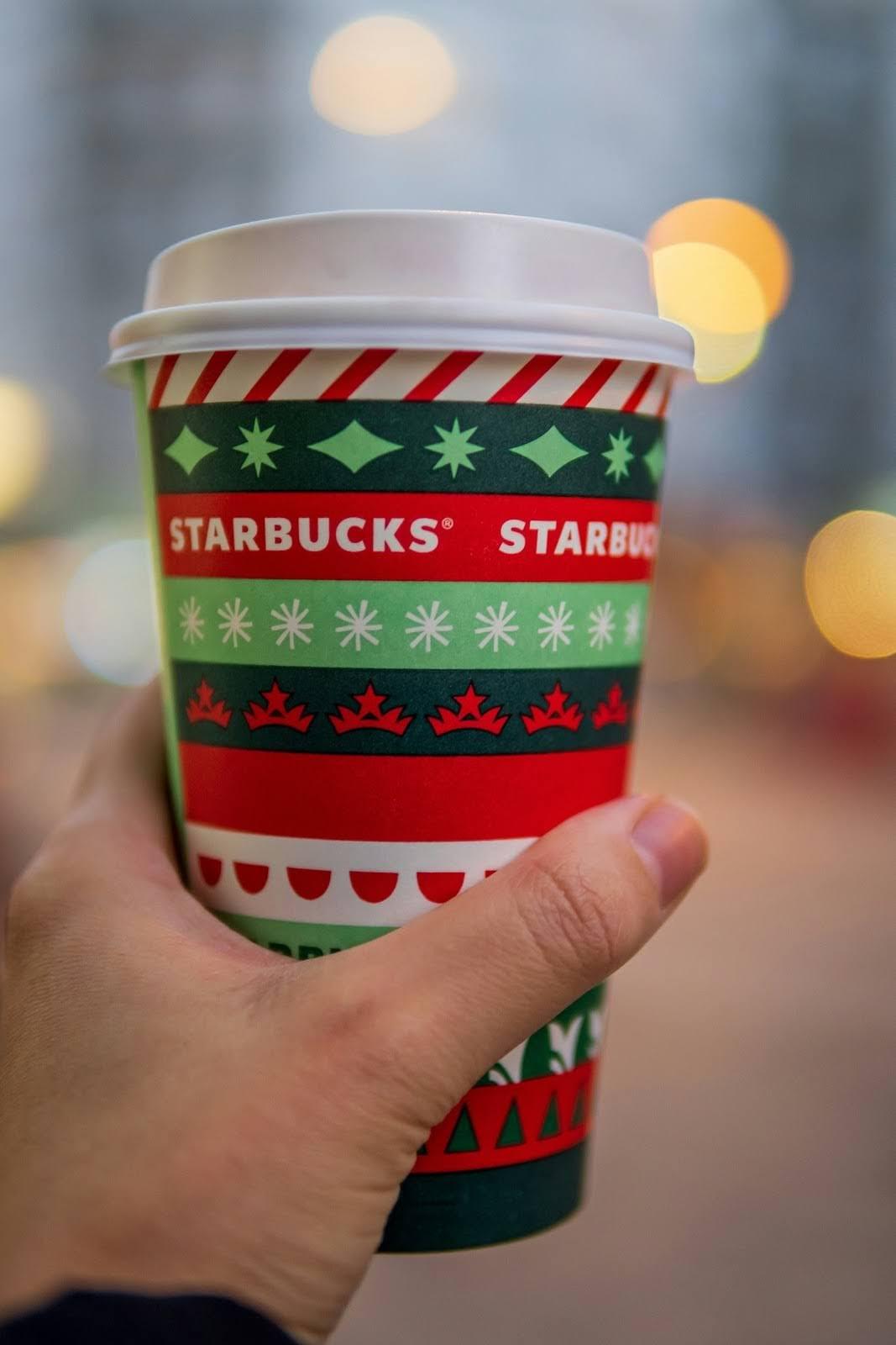 La controversia del vaso rojo de Starbucks La controversia del vaso rojo de Starbucks