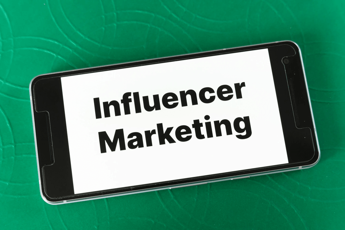 Les éléments de confiance de la page de vente sont renforcés par les promotions d'influenceurs. Les éléments de confiance de la page de vente sont renforcés par les promotions d'influenceurs.