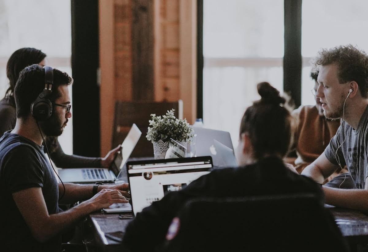Strategické kroky: Posílení vašeho B2B marketingu pomocí SEO excelence Strategické kroky: Posílení vašeho B2B marketingu pomocí SEO excelence