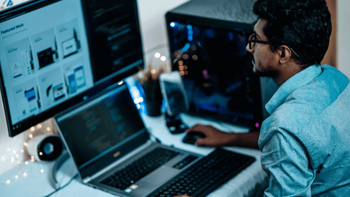 Menjadi pengembang situs web dengan Strikingly Menjadi pengembang situs web dengan Strikingly