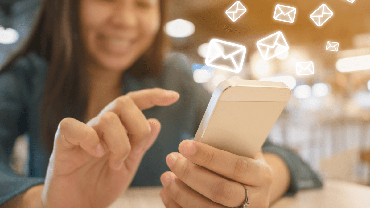 Contoh Email Bermerek yang menampilkan desain ramping dengan logo dan warna perusahaan Contoh Email Bermerek yang menampilkan desain ramping dengan logo dan warna perusahaan