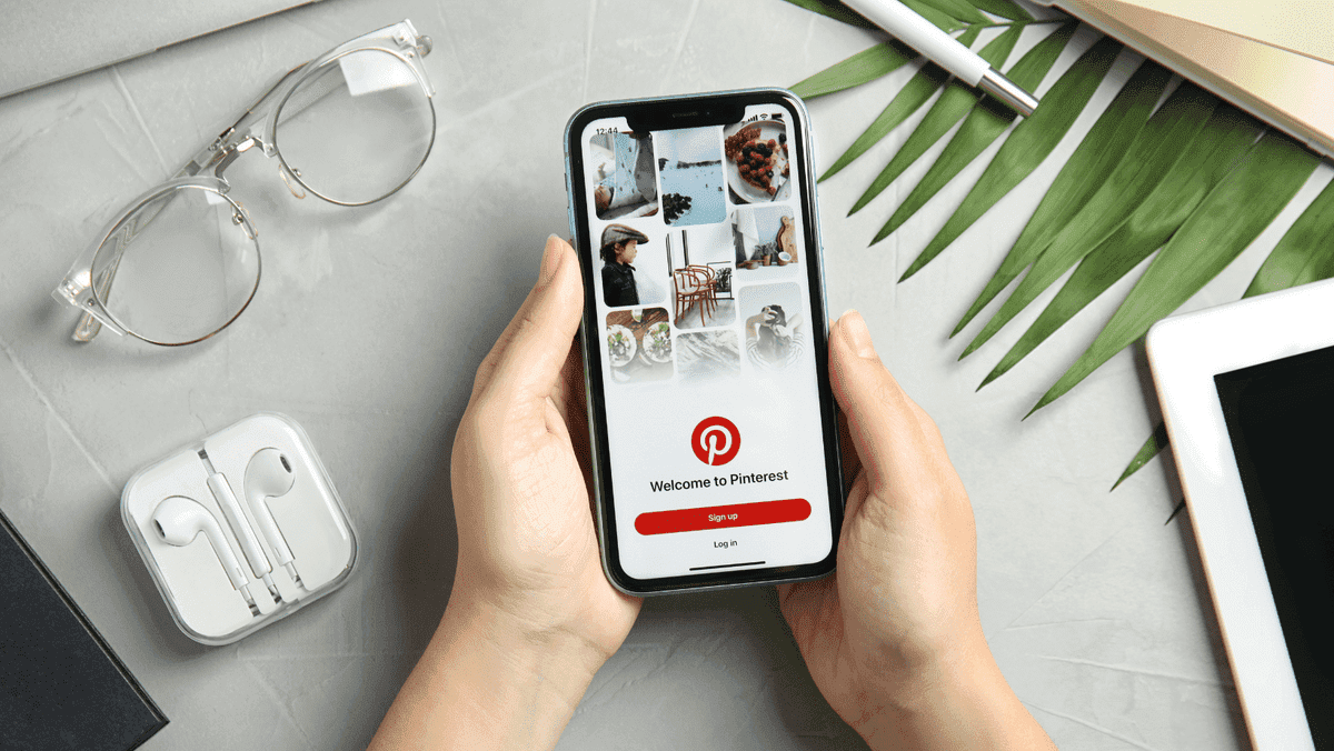 Ilustrasi tips Pinterest yang menunjukkan strategi pinning yang efektif Ilustrasi tips Pinterest yang menunjukkan strategi pinning yang efektif