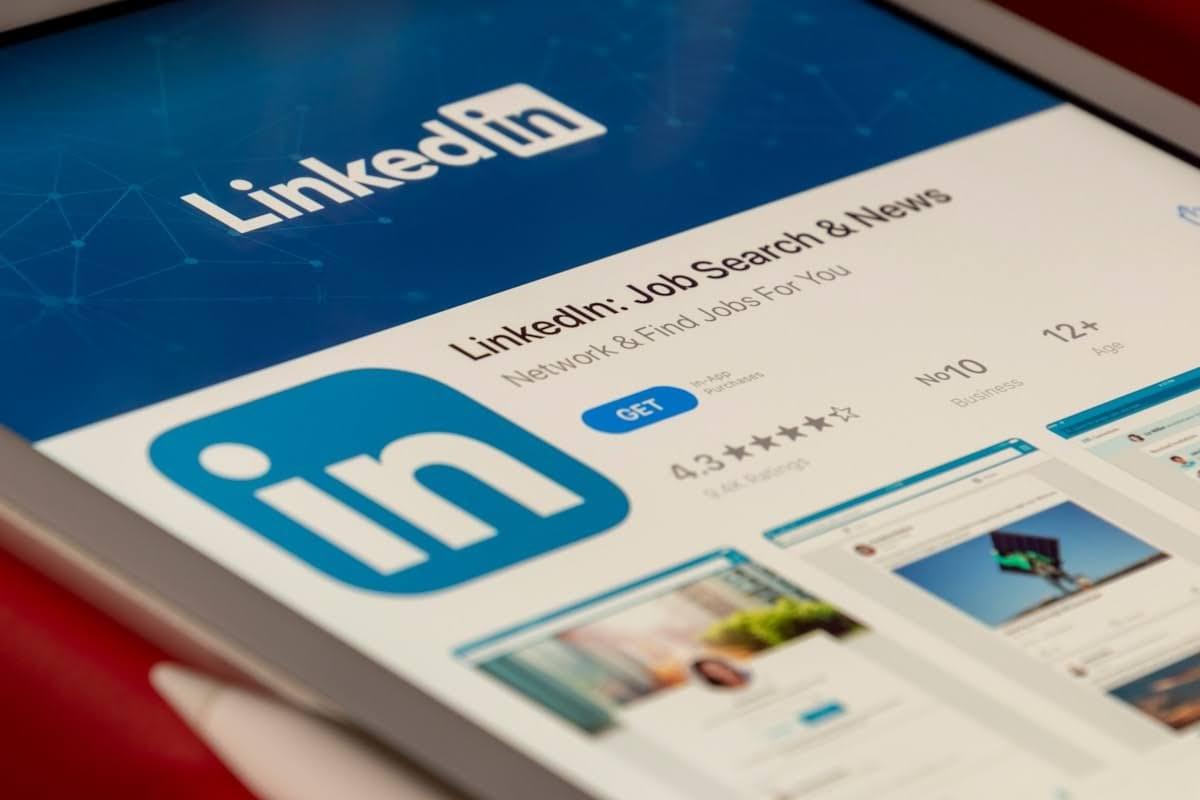 Memanfaatkan LinkedIn untuk Mendatangkan Prospek Memanfaatkan LinkedIn untuk Mendatangkan Prospek