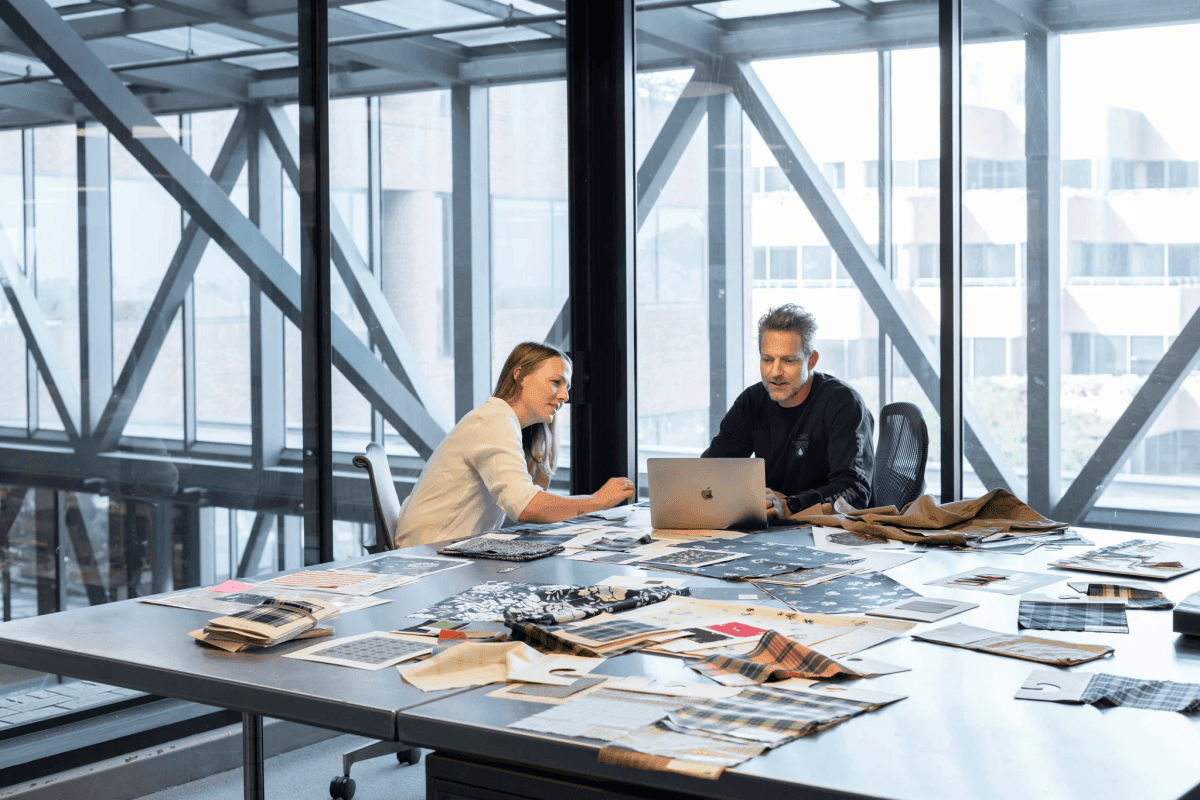 image d'un guide de style de design sur un bureau image d'un guide de style de design sur un bureau