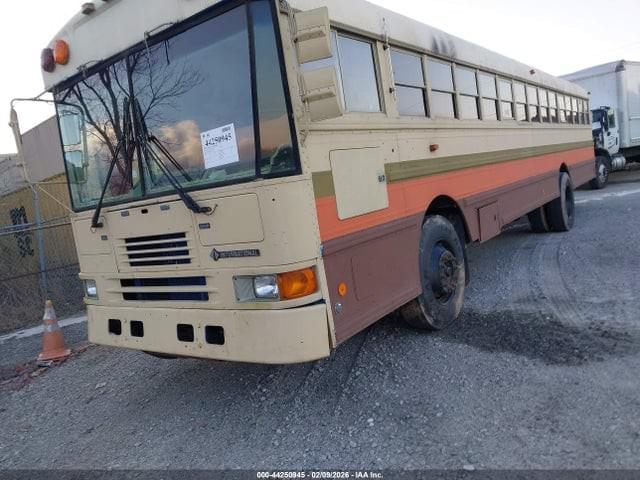 2000 INTERNATIONAL 3800 - BUS