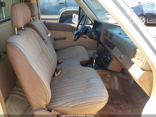 1985 TOYOTA LONG BED 1/2 TON Pickup