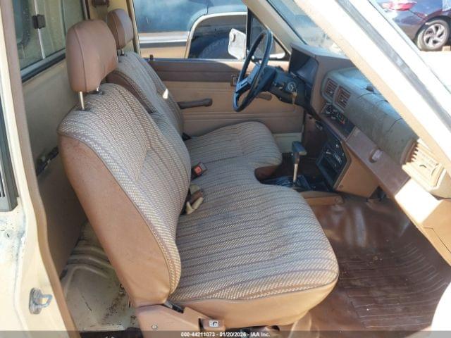 1985 TOYOTA LONG BED 1/2 TON Pickup
