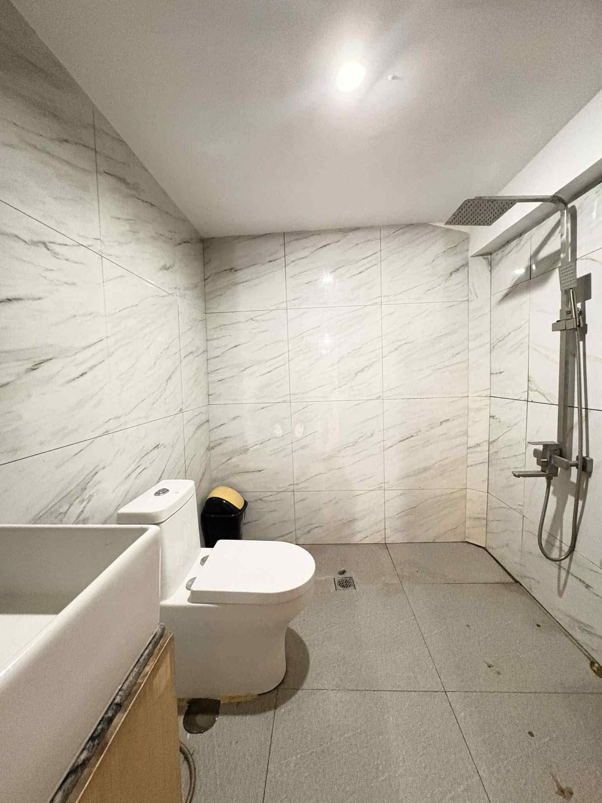 Cozy 2BR w/ Master Bath | Tigatto Deca Homes