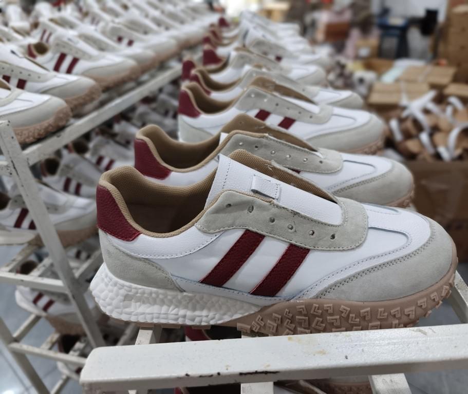 OEM leather shoe manufacturer China production workshop OEM leather shoe manufacturer China production workshop
