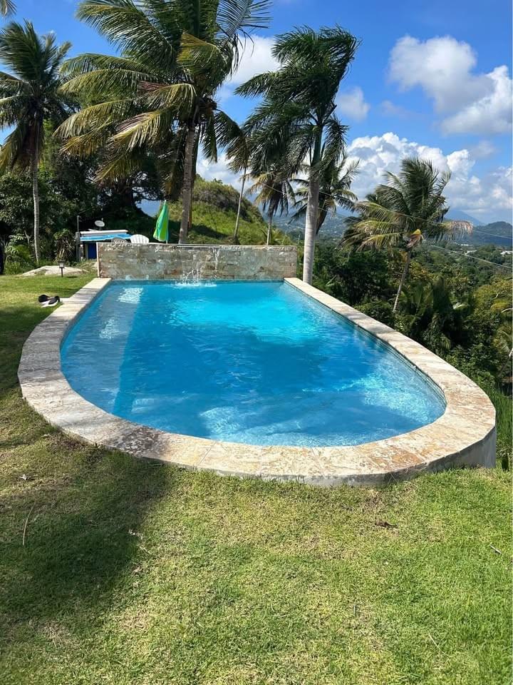 Construccíon de Piscina Infiniti por La Eki Construction Construccíon de Piscina Infiniti por La Eki Construction