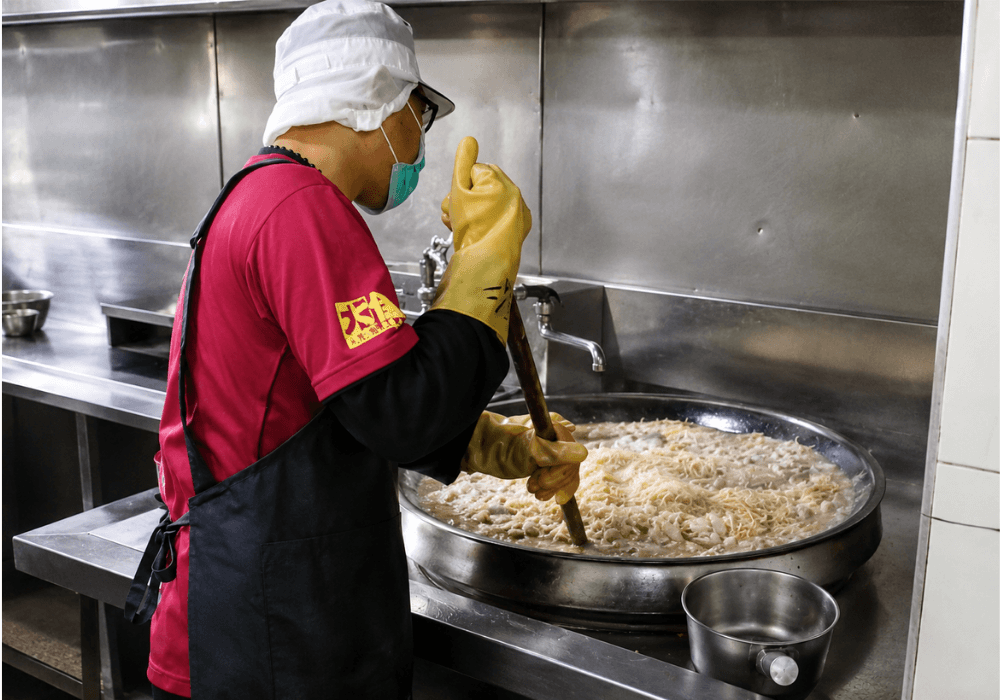 Diet plan designed for large events, ensuring that every participant can enjoy safe, delicious meals. Large activity meal Our service Da Jia Bento Factory} passed the Executive Yuan Department of Health HACCP certification, mainly undertaking school lunch programs, group meals, boxed meals, and catering services, additionally also serving companies, organizations, and large events. Da Jia Bento Factory Co., Ltd. to improve product quality, in 2008 built a factory covering 210 ping (approximately 693 square meters), equipped with professional production equipment, evaluated by the HACCP assessment team to produce 12,000 safe meals daily. In the professional meal supply process, the factory's equipment and workflow planning, employees' professional quality, and the freshness and safety of ingredients are all key factors affecting product quality. The company upholds enthusiasm and humble learning for group meal services, continuously improving, fully cooperating with health authorities' policies, and constantly enhancing product quality. Achieving HACCP certification allows every consumer to receive the most satisfactory dining service. Diet plan designed for large events, ensuring that every participant can enjoy safe, delicious meals. Large activity meal Our service Da Jia Bento Factory} passed the Executive Yuan Department of Health HACCP certification, mainly undertaking school lunch programs, group meals, boxed meals, and catering services, additionally also serving companies, organizations, and large events. Da Jia Bento Factory Co., Ltd. to improve product quality, in 2008 built a factory covering 210 ping (approximately 693 square meters), equipped with professional production equipment, evaluated by the HACCP assessment team to produce 12,000 safe meals daily. In the professional meal supply process, the factory's equipment and workflow planning, employees' professional quality, and the freshness and safety of ingredients are all key factors affecting product quality. The company upholds enthusiasm and humble learning for group meal services, continuously improving, fully cooperating with health authorities' policies, and constantly enhancing product quality. Achieving HACCP certification allows every consumer to receive the most satisfactory dining service.