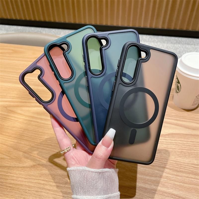 Silky frosted translucent acrylic back | Strong built‑in magnet