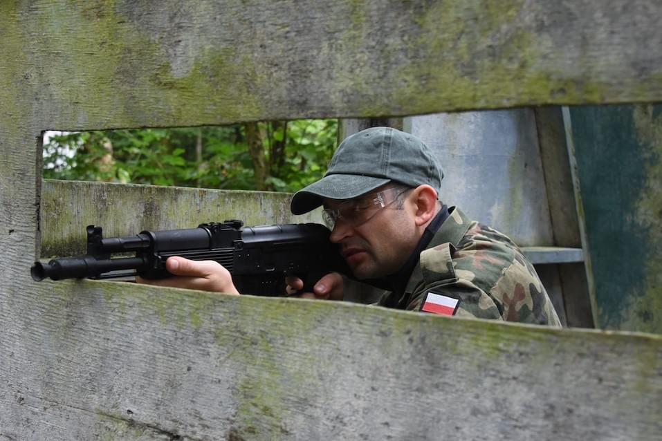 Survival combat games, man shooting Survival combat games, man shooting