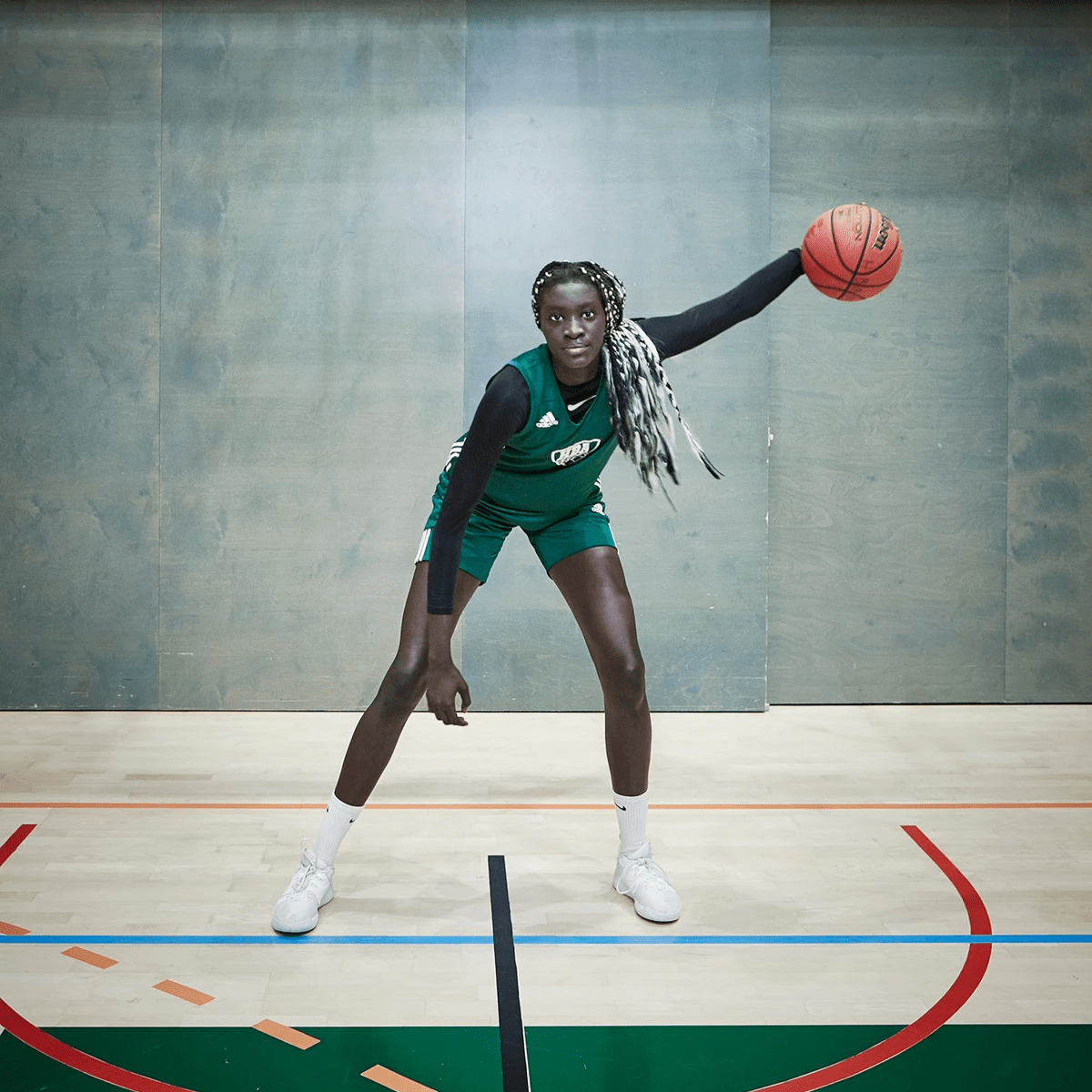 Action shot of Awak in green uniform holding ball in the air  Action shot of Awak in green uniform holding ball in the air
