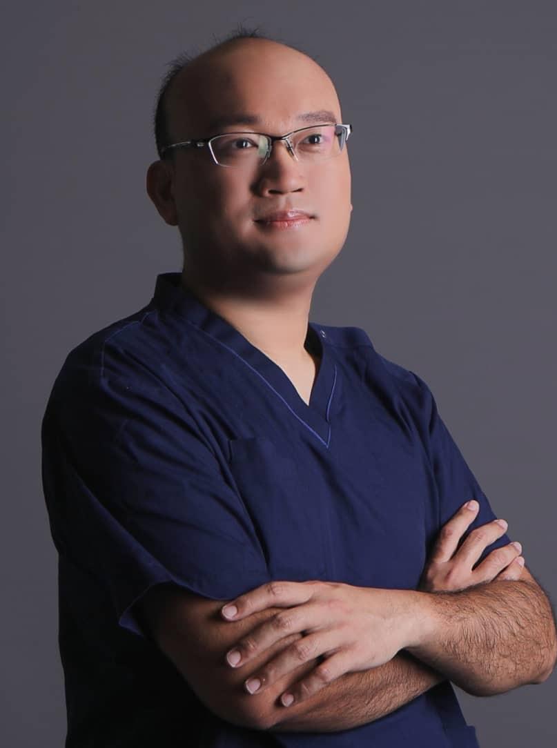 吸附式活動假牙專家蔡俊宏醫師 吸附式活動假牙專家蔡俊宏醫師