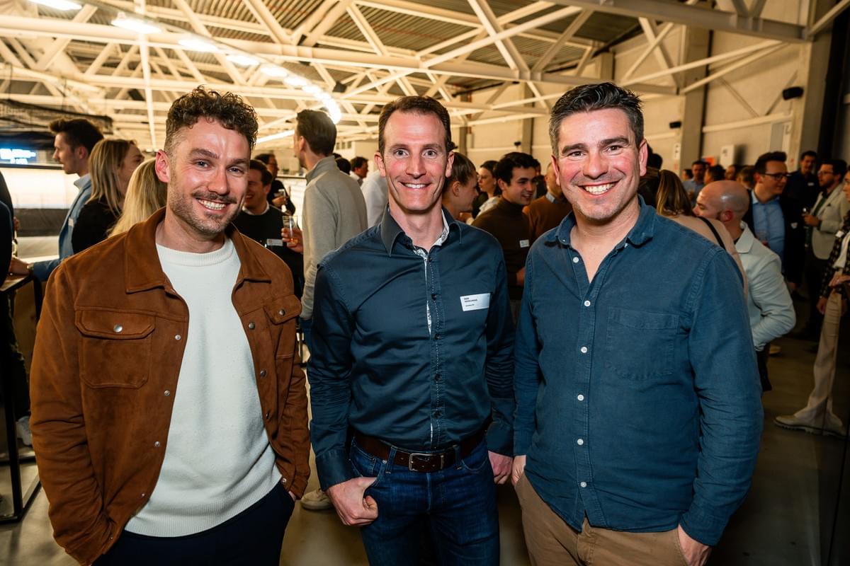 At Escape Boxen, we believe in personalization. Our escape games can be tailored to reflect your company's brand or message, creating a unique experience that resonates with your team. Whether for teambuilding, networking, or creative evenings, we work with you to design the perfect game scenario. Customizable Experiences Our Unique Experience The escape boxes of Loconsilio Game Design are mobile escape games that can be played at any desired location. They bring more than 90 minutes of excitement, collaboration, and puzzle fun. Each box immerses players in a captivating story, such as the explosive "Bomb Case II" scenario. The tasks require teamwork, logical thinking, and precision to reach a successful conclusion. Loconsilio provides a complete experience with setup, teardown, and guidance on location. The boxes are suitable for 10 to 200 people and can be played simultaneously. They are perfect for team buildings, networking events, or creative evenings and are always customized. Companies can have their brand or message integrated into the game story. Thanks to the mobility, you can easily play in an office, meeting room, or event location. Loconsilio's escape boxes are an exciting, flexible, and professional game experience for groups in Belgium, the Netherlands, and Luxembourg. At Escape Boxen, we believe in personalization. Our escape games can be tailored to reflect your company's brand or message, creating a unique experience that resonates with your team. Whether for teambuilding, networking, or creative evenings, we work with you to design the perfect game scenario. Customizable Experiences Our Unique Experience The escape boxes of Loconsilio Game Design are mobile escape games that can be played at any desired location. They bring more than 90 minutes of excitement, collaboration, and puzzle fun. Each box immerses players in a captivating story, such as the explosive "Bomb Case II" scenario. The tasks require teamwork, logical thinking, and precision to reach a successful conclusion. Loconsilio provides a complete experience with setup, teardown, and guidance on location. The boxes are suitable for 10 to 200 people and can be played simultaneously. They are perfect for team buildings, networking events, or creative evenings and are always customized. Companies can have their brand or message integrated into the game story. Thanks to the mobility, you can easily play in an office, meeting room, or event location. Loconsilio's escape boxes are an exciting, flexible, and professional game experience for groups in Belgium, the Netherlands, and Luxembourg.