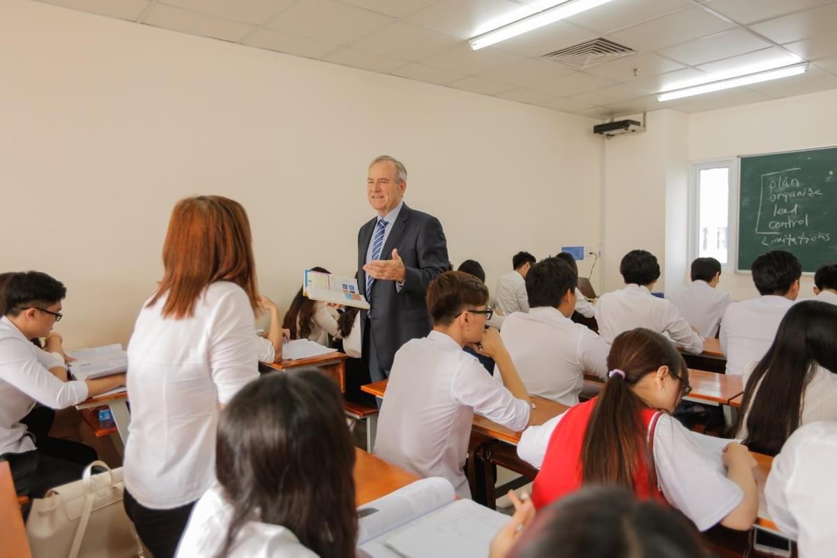 Giảng viên khoa ngôn ngữ anh Giảng viên khoa ngôn ngữ anh